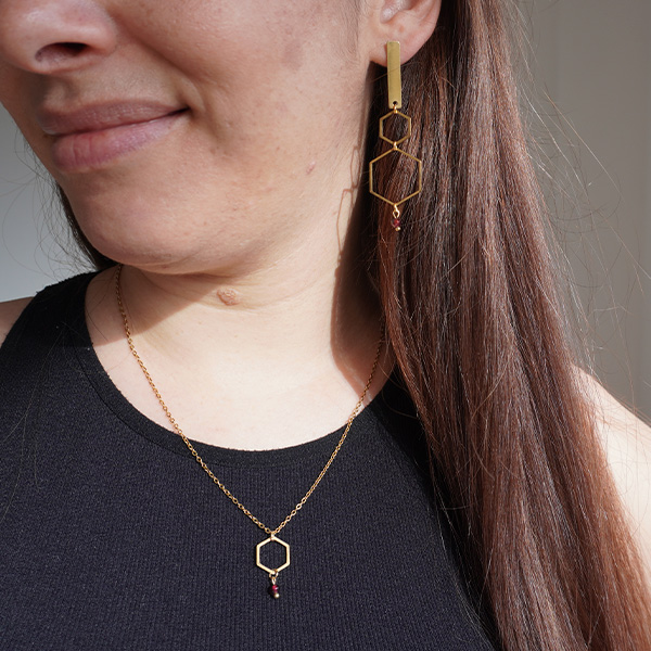 Pendientes Hexágono Granate - Imagen 2